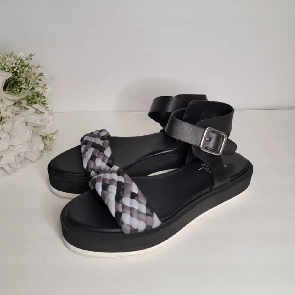 GL ATTILIO GIUSTI LEOMBRUNI Mirea Platform Ankle Strap Sandal In Nero/ Carbon